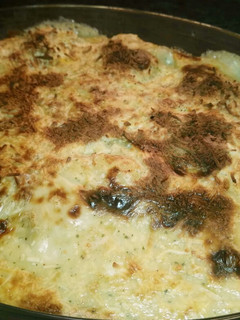 Una foto de Brócoli y coliflor con bechamel, huevo y pavo