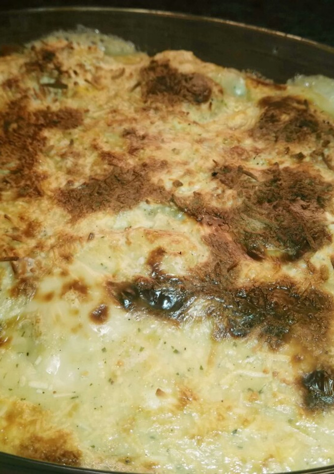 Una foto de Brócoli y coliflor con bechamel, huevo y pavo
