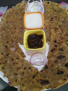 प्याज़ पराठा (Onion paratha recipe in hindi) रेसिपी मुख्य फोटो