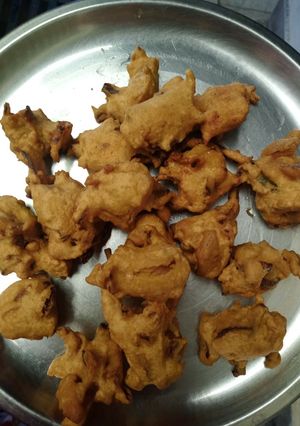 कांदा भजिया (Kanda Bhajiya recipe in Hindi) रेसिपी मुख्य फोटो