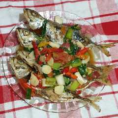 A picture of Tumis ikan selar.