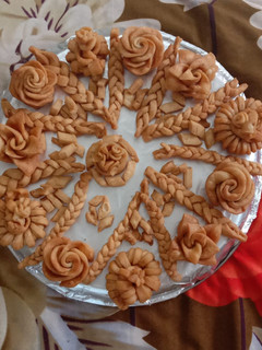 नमक पारे (Namakpare recipe in hindi) रेसिपी मुख्य फोटो
