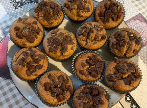 A picture of Banana-chocolate protein muffins.