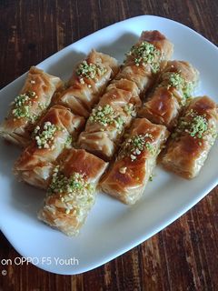 صورة لوصفة بقلاوة سورية 🇸🇾 بعجينة الفيلو الجاهزة 😋