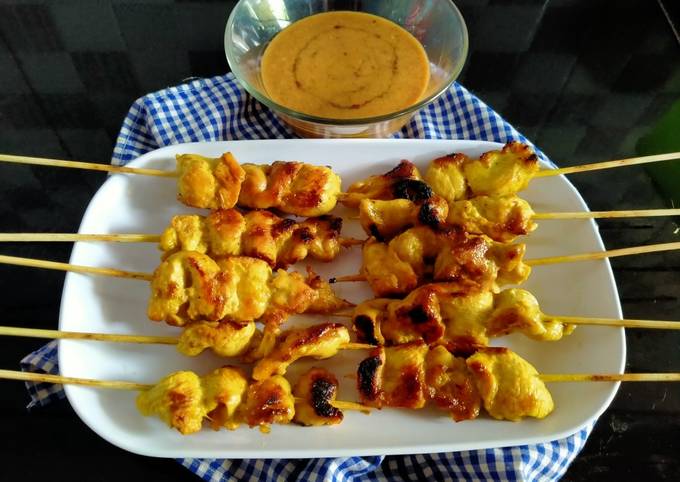 Bagaimana Membuat Sate ayam 🍢🍢bumbu rendam kuning yang Enak Banget