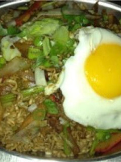 高麗菜炒泡麵 的食譜成品照片