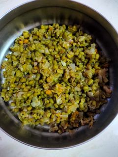 பச்சை பயறு சுண்டல் (Pachai payaru sundal recipe in tamil) செய்முறை முக்கிய புகைப்படம்