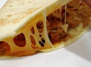 Foto principal de Piadina de queso y pollo al toque de couscous