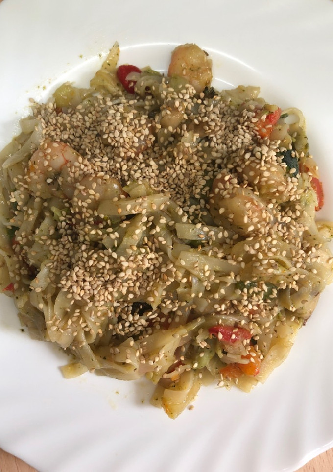 Una foto de 161. Noodles de arroz con wok de verduras y gambas (principal arroz)