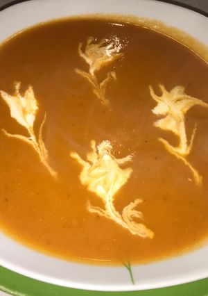 Una foto de Crema de tomates y berenjenas en leche de coco (vegano)