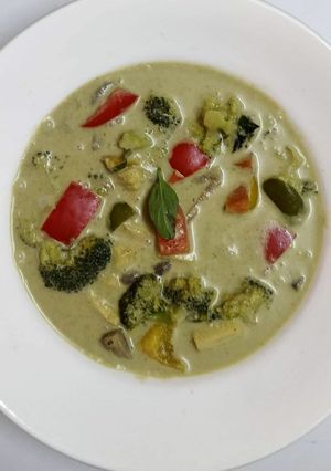 A picture of Vegetarian Thai Green Curry.