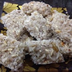 A picture of Nariyal katli / nariyal barfi.