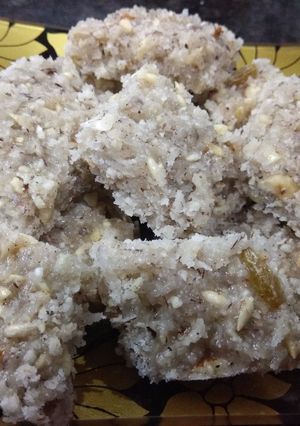 A picture of Nariyal katli / nariyal barfi.