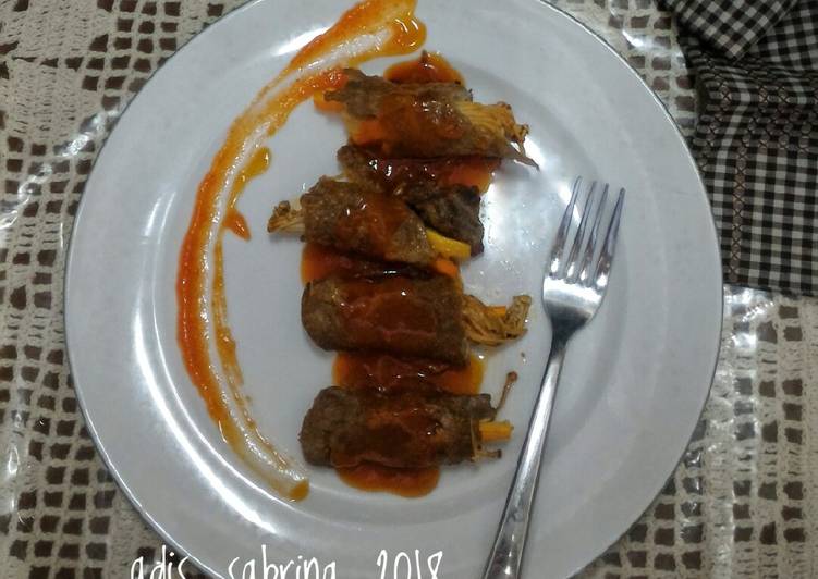 Bagaimana Menyiapkan Daging gulung isi enoki wortel mozarella with saus bbq Anti Gagal
