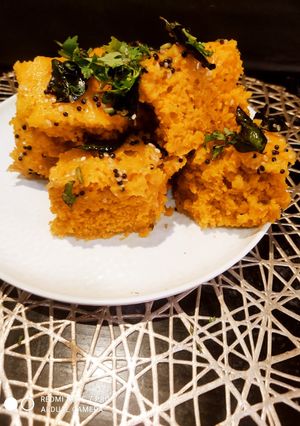 A picture of Khaman dhokla.