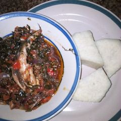 A picture of Boiled yam and sauce.