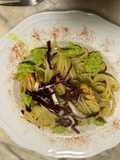 Spaghetti in padella 50 crema di cavoletti di Bruxelles cozze e radicchio rosso