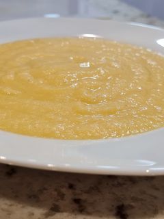 Una foto de Crema de calabaza, calabacín y pollo
