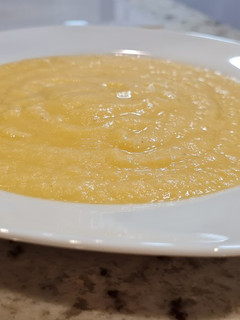 Una foto de Crema de calabaza, calabacín y pollo