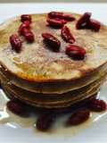 Pancake con sciroppo d'acero e bacche di Goji