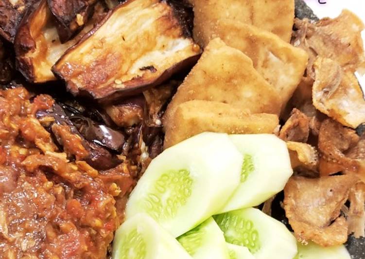 makanan Sambal terasi + lalapan 🍆🥒 Anti Gagal