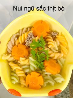 Hình của món Nui ngũ sắc thịt bò.