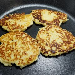 A picture of Apple pancakes.