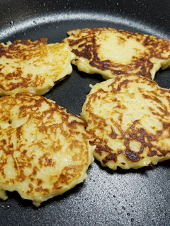 A picture of Apple pancakes.