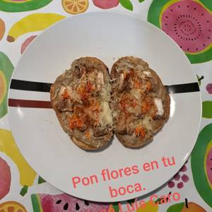 Tostadas con paté de alcachofas y huevo cocido