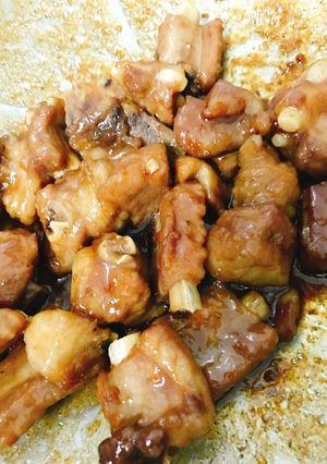 Hình của món Sườn rim mặn ngọt.