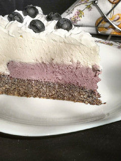 Kék áfonyás máktorta vaníliával, hozzáadott cukor nélkül recept fotója