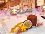 Mousse de chocolate negro con chili y fruta de la pasión