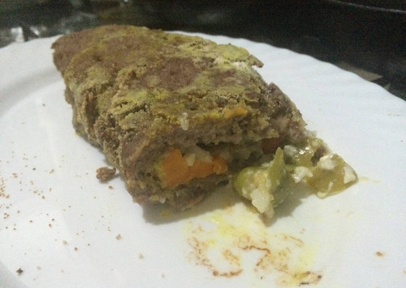 Rollo de carne picada y verduras