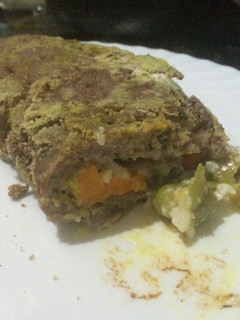 Una foto de Rollo de carne picada y verduras