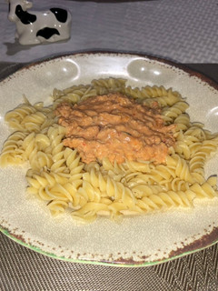 Una foto de Salsa de atún 🐟 y ajos 🧄 para pasta