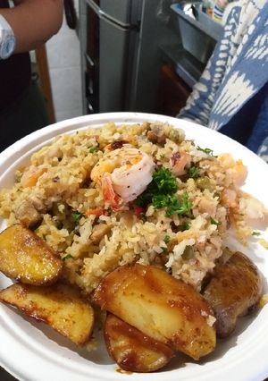 Una foto de Paella Marinera
