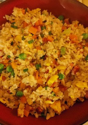 Une photo de Riz Cantonais (au cuiseur à riz)