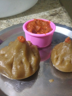 கோதுமை மாவு வெஜ் மோமோஸ் (Kothumai maavu veg moms recipe in tamil) செய்முறை முக்கிய புகைப்படம்