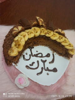 صورة لوصفة كيكة على شكل هلال رمضان 🌙🌃🥧🍫🥮: