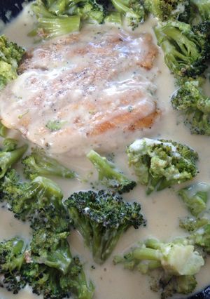 Una foto de Pollo Alfredo con Brócoli