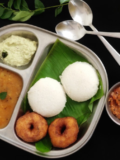 A picture of Kushboo Idli Or Malligai Idli and Vada.