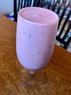 Una foto de Batido nutritivo fresas 🍓 y moras