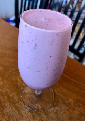 Una foto de Batido nutritivo fresas 🍓 y moras
