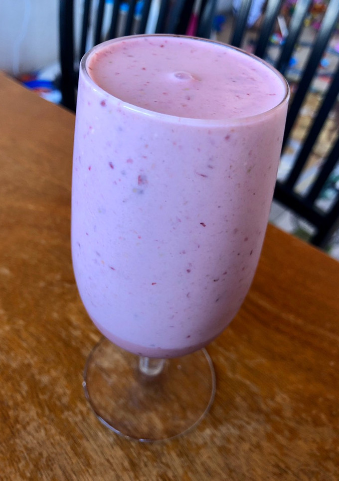 Una foto de Batido nutritivo fresas 🍓 y moras
