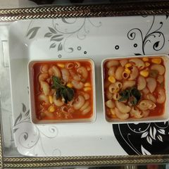 A picture of Macaroni soup.