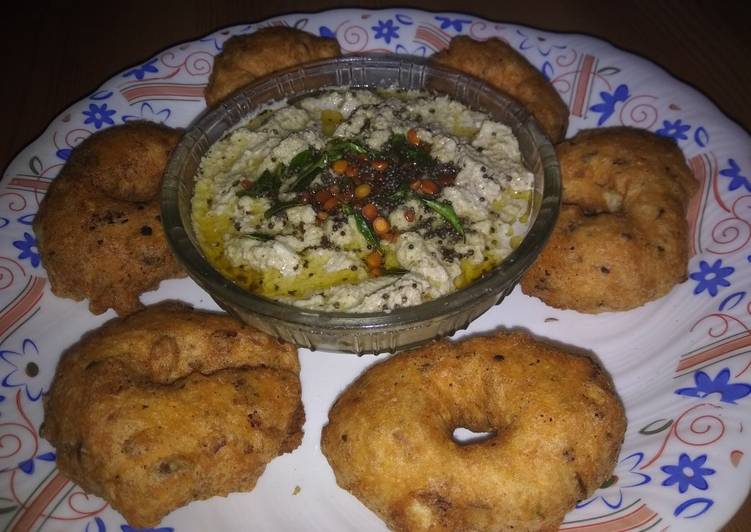 Recipe of Ultimate Medu Vada with Nariyal Chutney