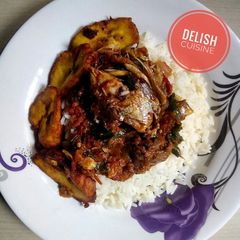 A picture of Rice and fish stew with plantain.
