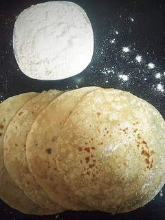બે પડ વાળી રોટલી (Do Padi Rotli Recipe In Gujarati) રેસીપી મુખ્ય ફોટો
