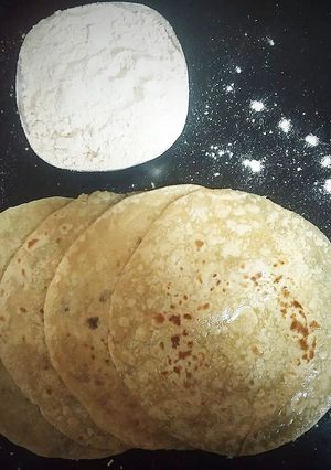 બે પડ વાળી રોટલી (Do Padi Rotli Recipe In Gujarati) રેસીપી મુખ્ય ફોટો