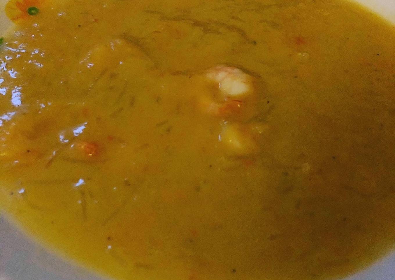 Velouté de légumes aux crevettes et vermicelles de riz